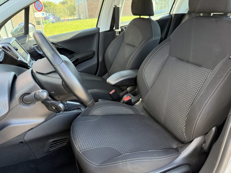 PEUGEOT 208 1.2 PURETECH 110 APPLE CARPLAY / CAMERA / GPS