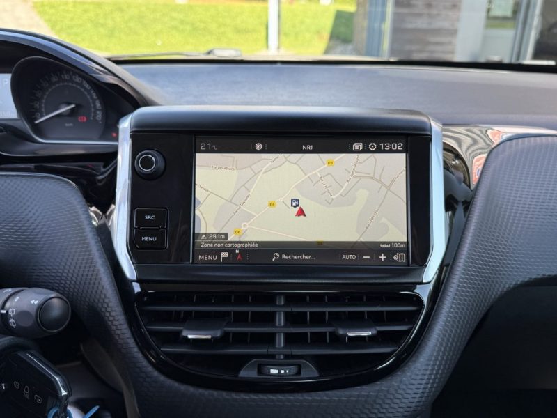 PEUGEOT 208 1.2 PURETECH 110 APPLE CARPLAY / CAMERA / GPS