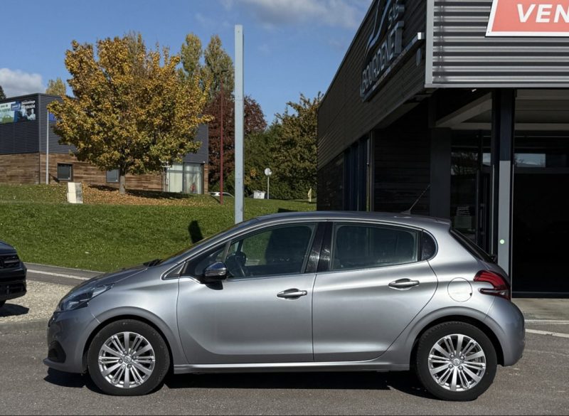 PEUGEOT 208 1.2 PURETECH 110 APPLE CARPLAY / CAMERA / GPS