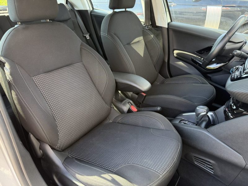 PEUGEOT 208 1.2 PURETECH 110 APPLE CARPLAY / CAMERA / GPS