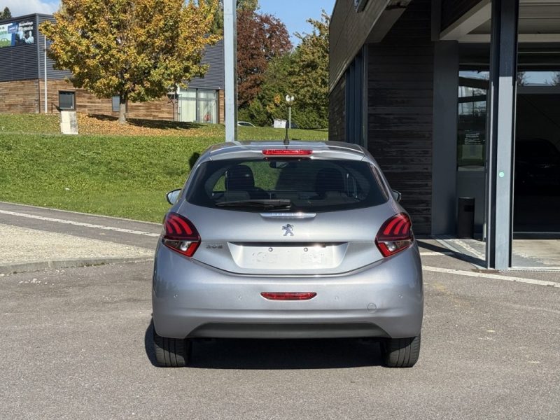 PEUGEOT 208 1.2 PURETECH 110 APPLE CARPLAY / CAMERA / GPS