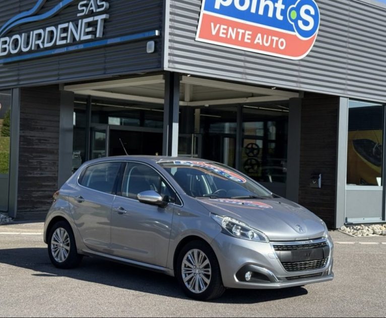 PEUGEOT 208 1.2 PURETECH 110 APPLE CARPLAY / CAMERA / GPS