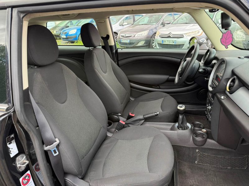 MINI MINI 2 LCI One 1.6 i 16V 75 cv garantie 12 mois