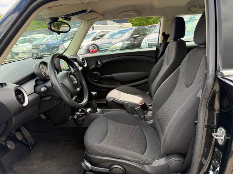 MINI MINI 2 LCI One 1.6 i 16V 75 cv garantie 12 mois