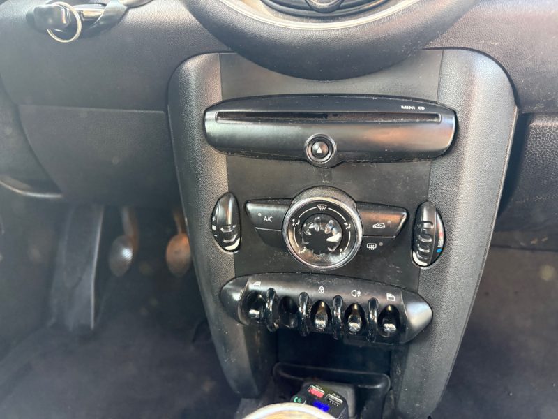 MINI MINI 2 (R56) LCI One 1.6 i 16V 75 cv 2013