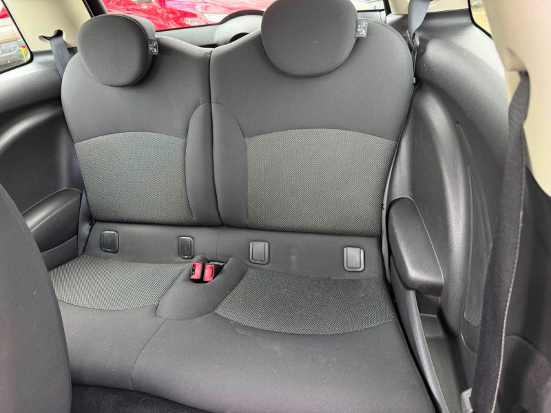 MINI MINI 2 LCI One 1.6 i 16V 75 cv garantie 12 mois