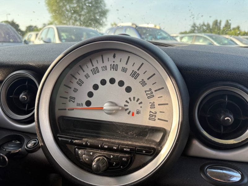 MINI MINI 2 (R56) LCI One 1.6 i 16V 75 cv 2013