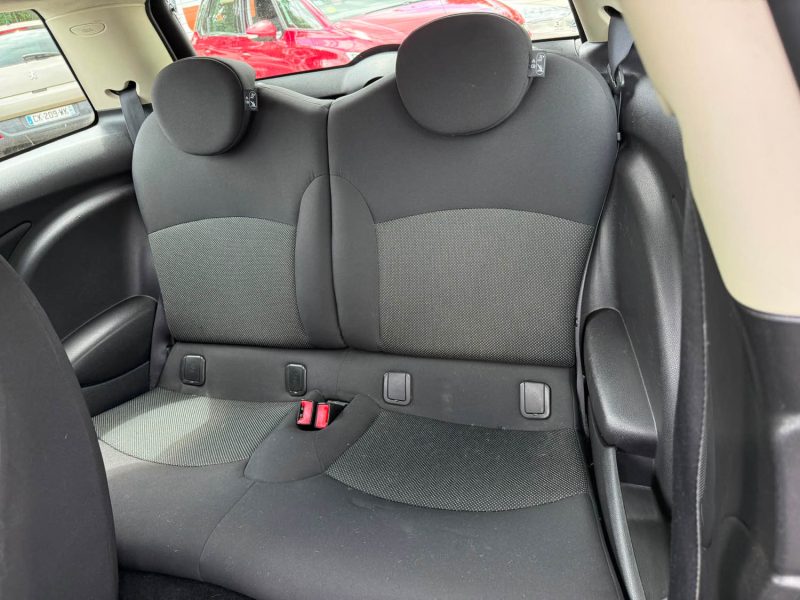MINI MINI 2 LCI One 1.6 i 16V 75 cv garantie 12 mois
