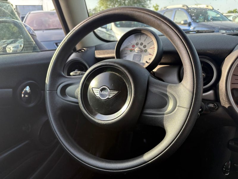 MINI MINI 2 (R56) LCI One 1.6 i 16V 75 cv 2013