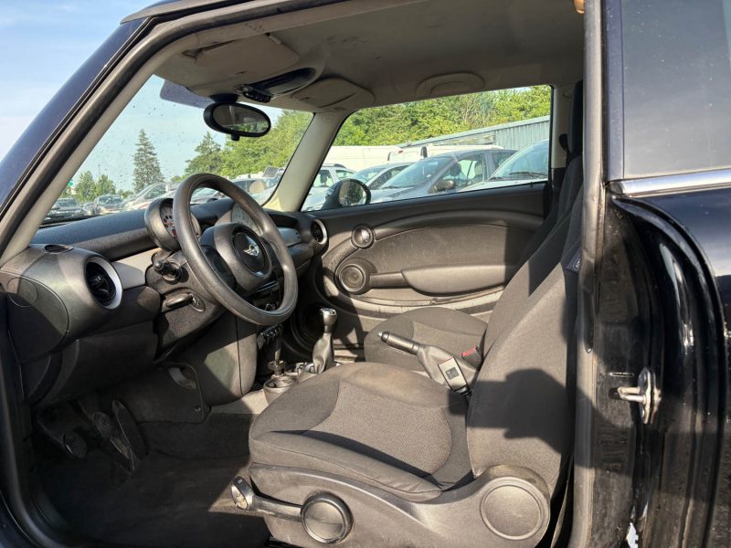 MINI MINI 2 (R56) LCI One 1.6 i 16V 75 cv 2013