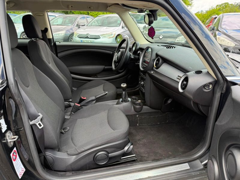 MINI MINI 2 LCI One 1.6 i 16V 75 cv garantie 12 mois