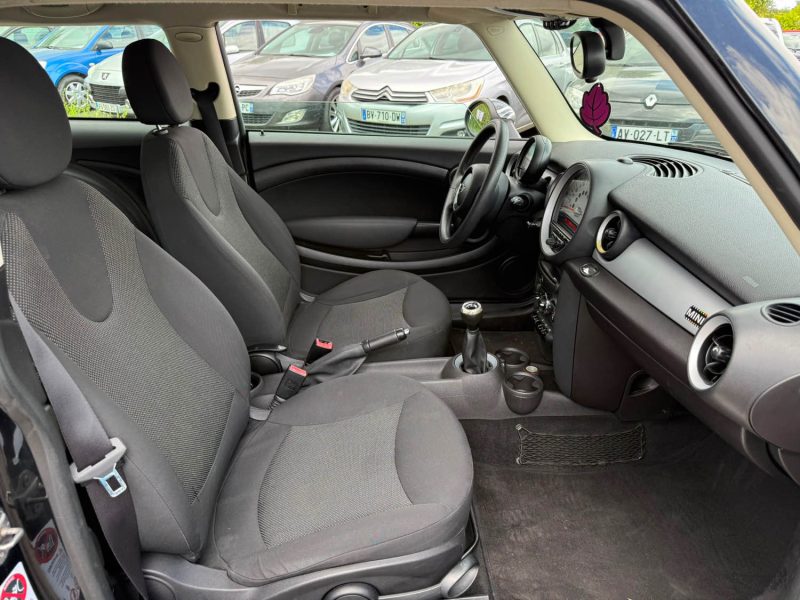 MINI MINI 2 LCI One 1.6 i 16V 75 cv garantie 12 mois