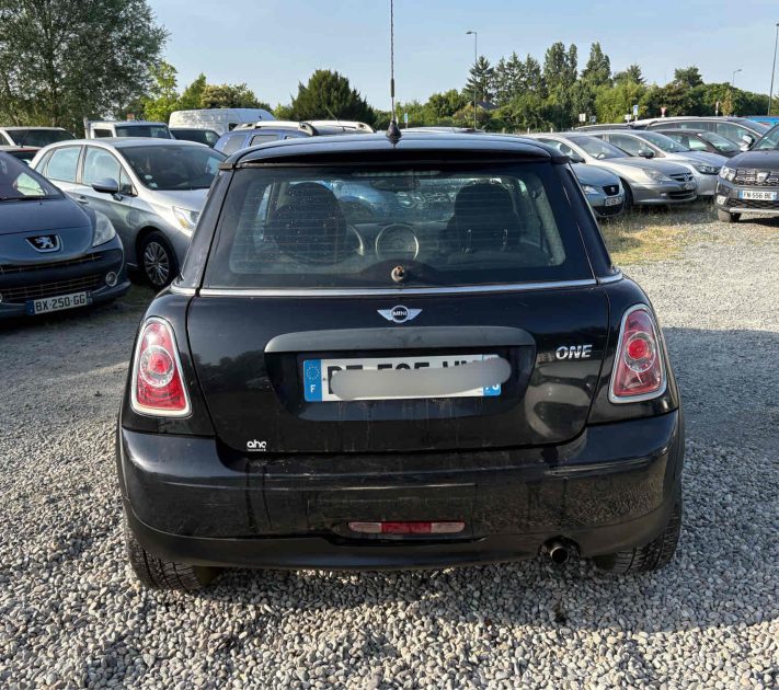 MINI MINI 2 (R56) LCI One 1.6 i 16V 75 cv 2013