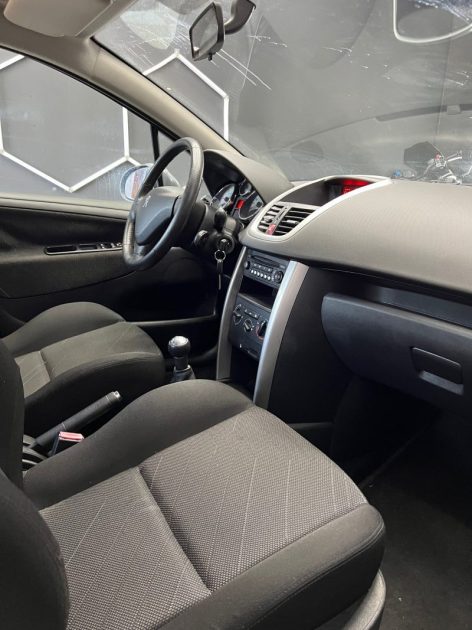 PEUGEOT 207 1.4 HDi 70ch BLUE LION Urban