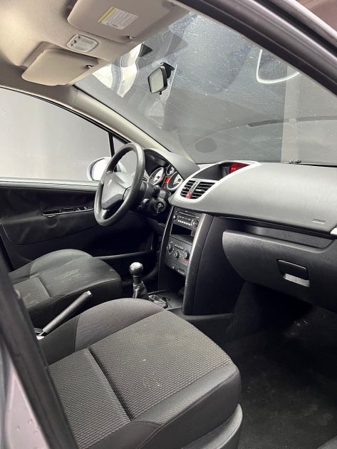 PEUGEOT 207 2009