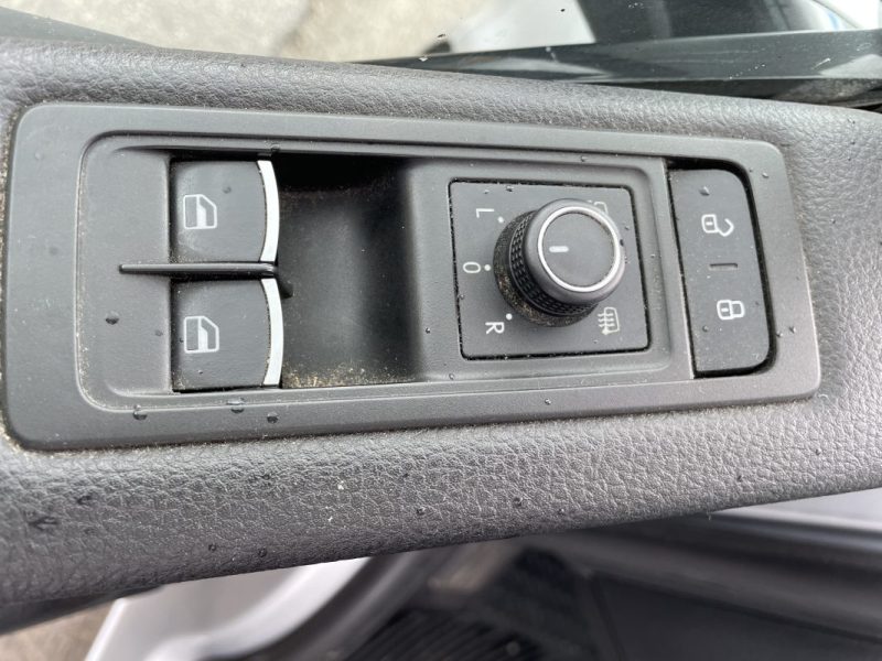 VOLKSWAGEN MULTIVAN 2015