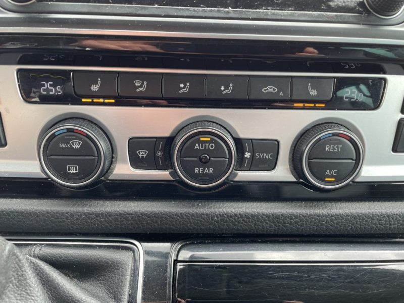 VOLKSWAGEN MULTIVAN 2015