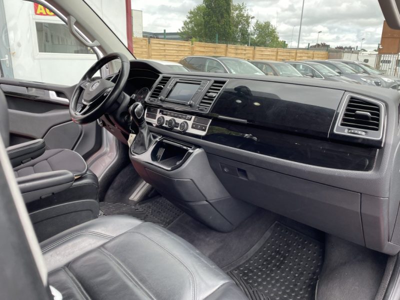 VOLKSWAGEN MULTIVAN 2015