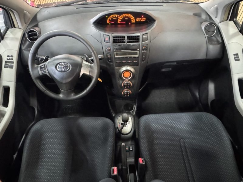 TOYOTA YARIS 2010
