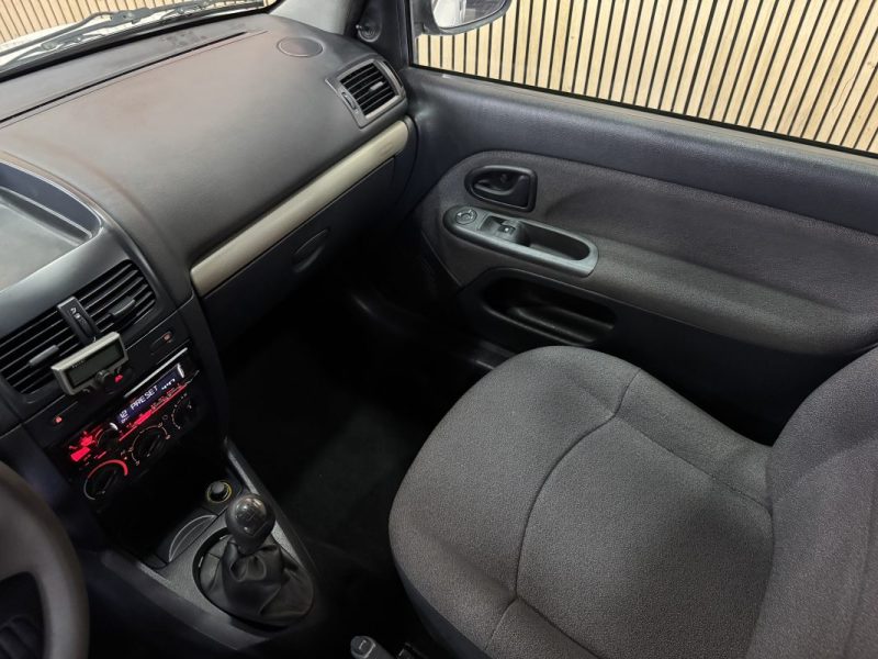 RENAULT 3 PKA 15D 2004