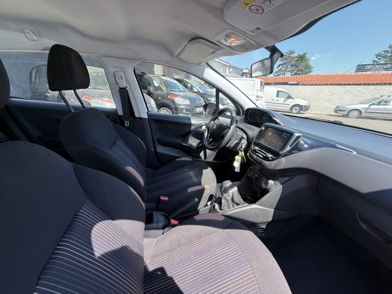 PEUGEOT 208 2020