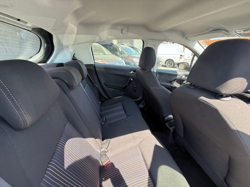 PEUGEOT 208 2020