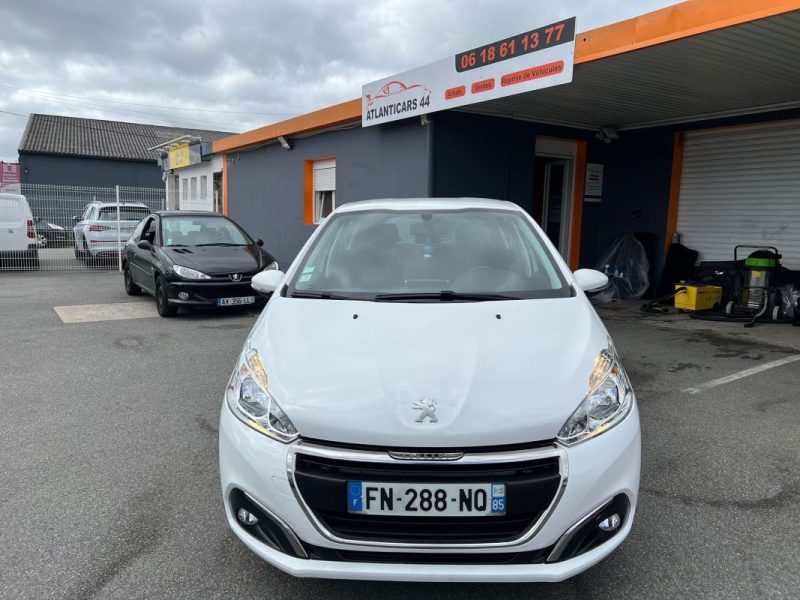 PEUGEOT 208 2020