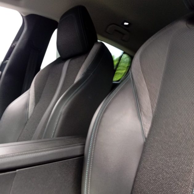 🚗 Peugeot 308 Berline Allure BlueHDI 130 S&S EAT8 – 2023