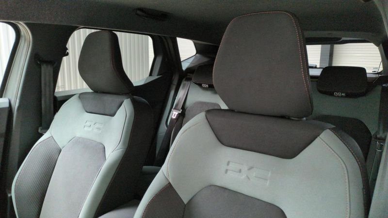 Dacia Duster Hybrid 140 4x2 extreme + pack techno +  city