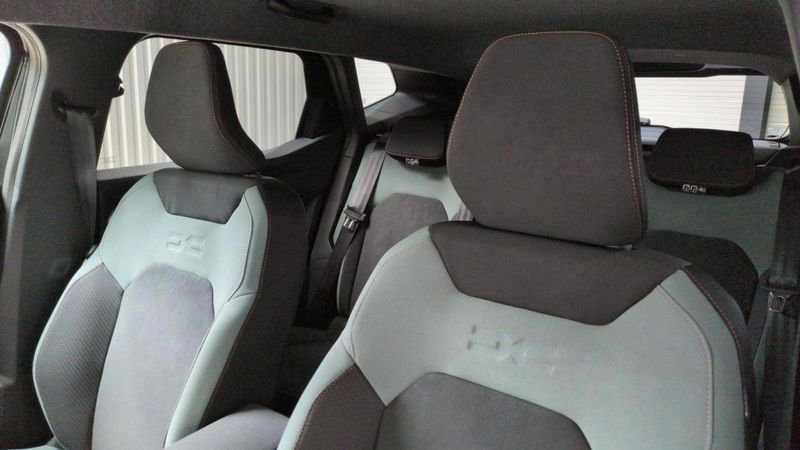 Dacia Duster Hybrid 140 4x2 extreme + pack techno +  city