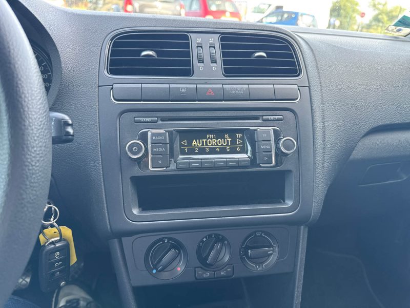 VOLKSWAGEN POLO 2011