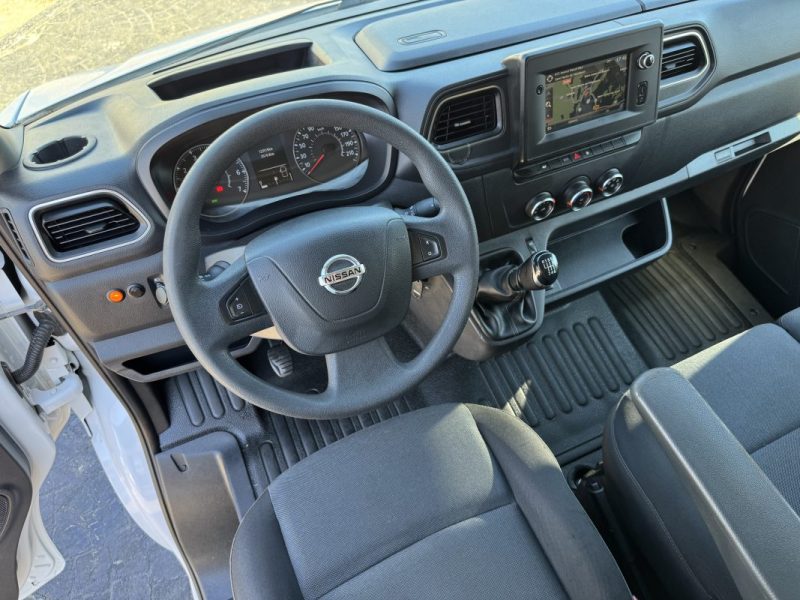 NISSAN NV400 2020
