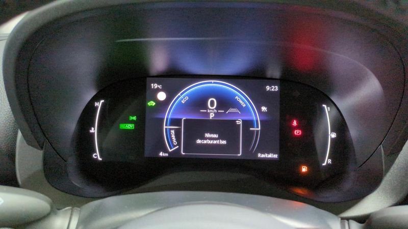 Toyota Yaris Hybride 116h design + sieges chauffants + volant chauffant