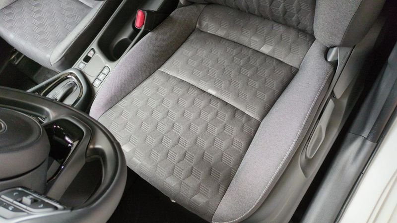 Toyota Yaris Hybride 116h design + sieges chauffants + volant chauffant