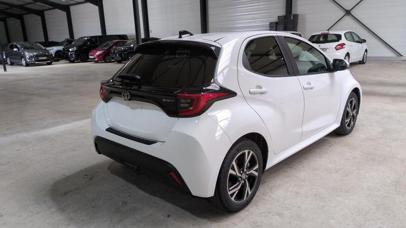 Toyota Yaris Hybride 116h design + sieges chauffants + volant chauffant
