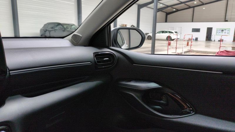 Toyota Yaris Hybride 116h design + sieges chauffants + volant chauffant