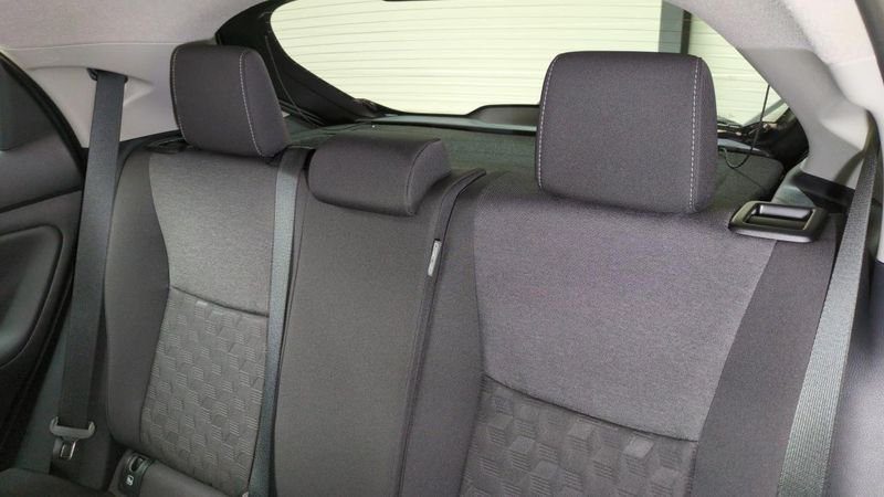 Toyota Yaris Hybride 116h design + sieges chauffants + volant chauffant