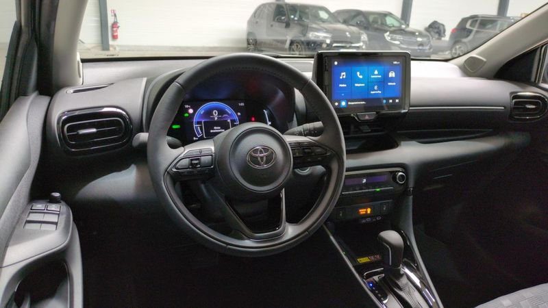 Toyota Yaris Hybride 116h design + sieges chauffants + volant chauffant