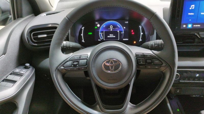 Toyota Yaris Hybride 116h design + sieges chauffants + volant chauffant