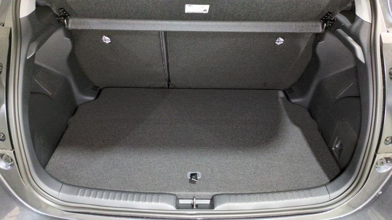 Toyota Yaris Hybride 116h design + sieges chauffants + volant chauffant