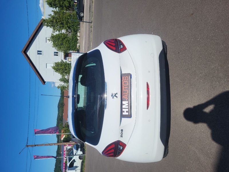 PEUGEOT 208 2018