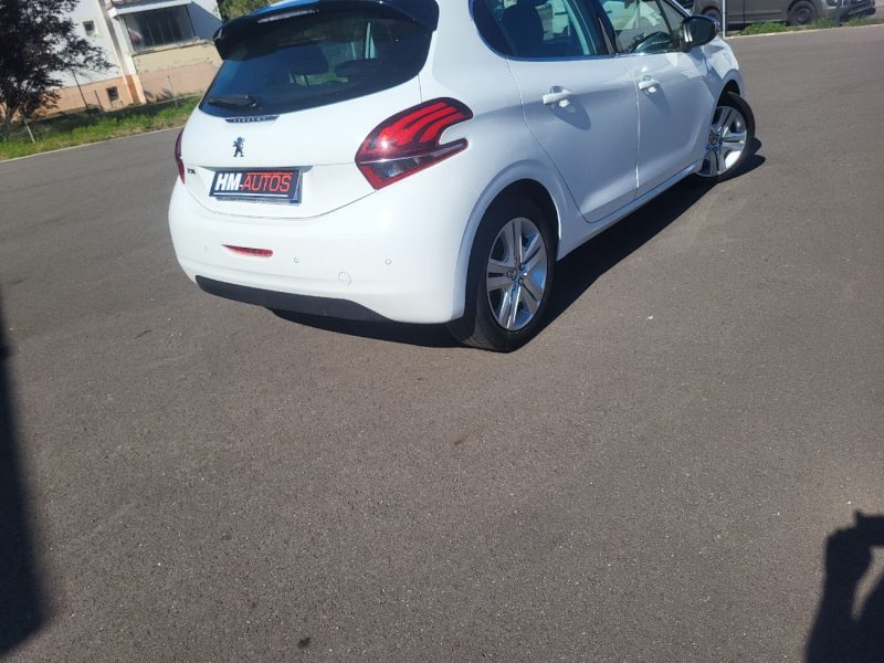 PEUGEOT 208 2018