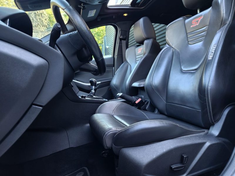 Ford Focus ST 2.0 250*1Main*T.OUVRANT*CAMERA*GPS*XENON*