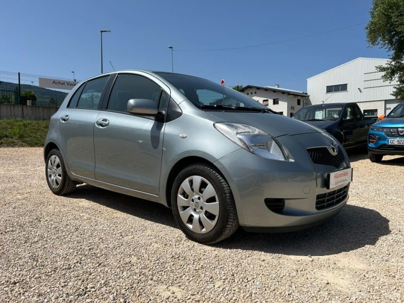 TOYOTA Yaris - 87ch essence