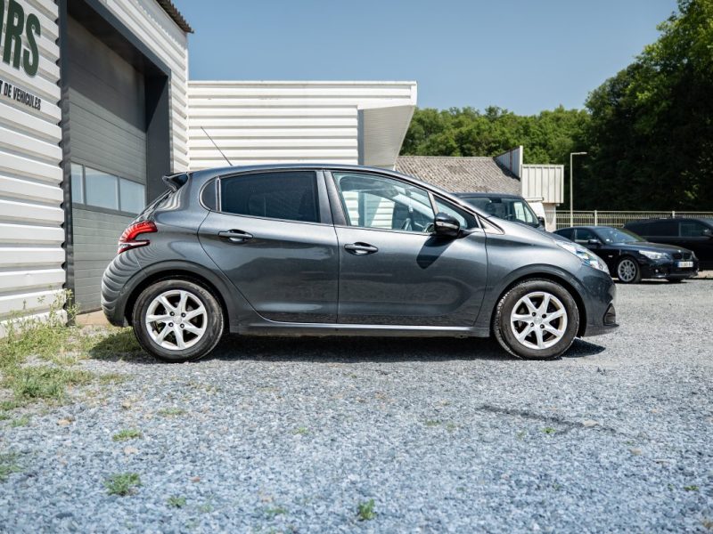 PEUGEOT 208 2016