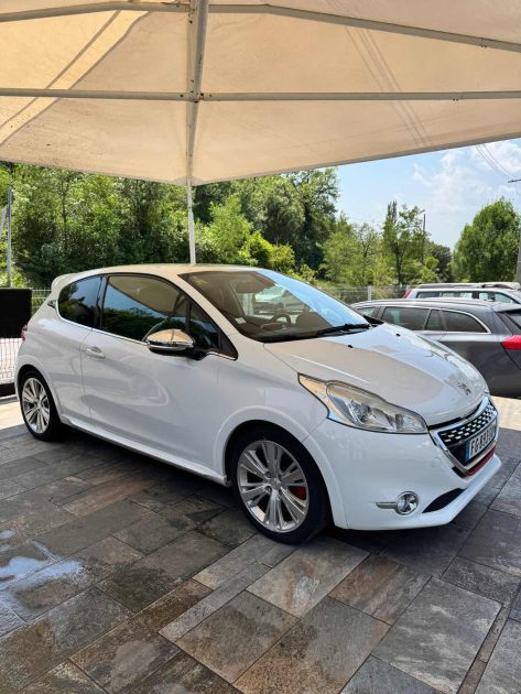 PEUGEOT 208 2013