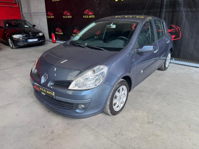 RENAULT CLIO 1.4i 100 Dynamique 