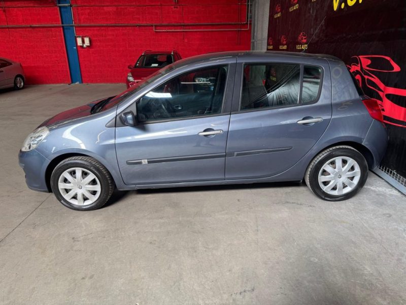 RENAULT CLIO 1.4i 100 Dynamique 