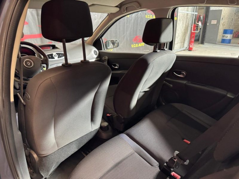 RENAULT CLIO 1.4i 100 Dynamique 
