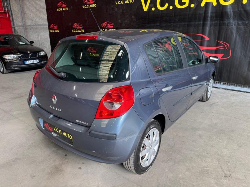 RENAULT CLIO 1.4i 100 Dynamique 